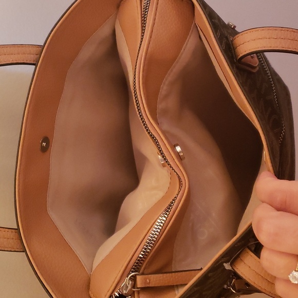 Jones New York Evalina Tote Bag - Picture 3 of 10